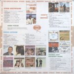 Płyta winylowa w papierowej kopercie. Wytwórca: Columbia [Kolambia]. Miejsce powstania: USA [U eS A], rok tysiąc dziewięćset sześćdziesiąty drugi. Wymiary: trzydzieści na trzydzieści centymetrów. Prawa autorskie: Columbia. [Kolambia] Rewers okładki płyty. Na białym tle napisy, u dołu tytuły nagrań i czasy ich trwania na obu stronach płyty.