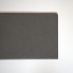 Okładka szara. Dyplom ukończenia studiów wyższych. Politechnika Śląska. Gliwice tysiąc dziewięćset pięćdziesiąty szósty. Wymiary: dwadzieścia dwa na piętnaście centymetrów. Fotografia otwartego dyplomu. Po prawej stronie strona ze zdjęciem i podpisem Adama Jędrzejowskiego. Po prawej od góry: Politechnika Śląska imienia Wincentego Pstrowskiego w Gliwicach. Dyplom numer dwadzieścia osiem. Obywatel Jędrzejowski Adam urodzony dwudziestego trzeciego maja tysiąc dziewięćset trzydziestego roku w Rohatynie. Po odbyciu studiów wyższych specjalizując się w zakresie energetyki cieplnej otrzymał czwartego października tysiąc dziewięćset pięćdziesiątego szóstego roku dyplom ukończenia studiów wyższych stopnia drugiego na Wydziale Mechaniczno-Energetycznym i uzyskał tytuł inżyniera magistra mechanika-energetyka.