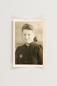 Nieznana robotnica przymusowa, zdjęcie czarno-białe z 1944